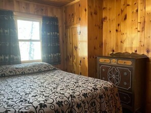 1 bedroom, bed sheets
