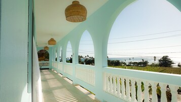 1 dormitorio, cortinas opacas, wifi gratis y ropa de cama