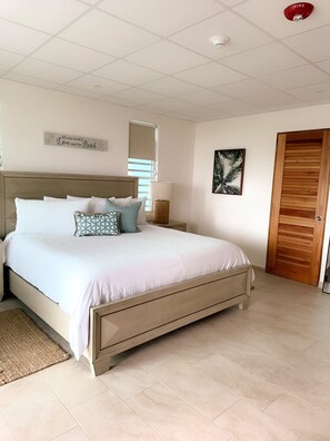 Deluxe Room, 1 King Bed, Partial Ocean View