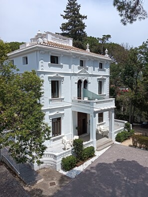 Mặt tiền nơi lưu trú