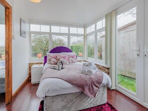 3 bedrooms, iron/ironing board, travel cot, free WiFi