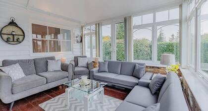 Kent Pool House Family & Pet Friendly with your own Private Swimming Pool