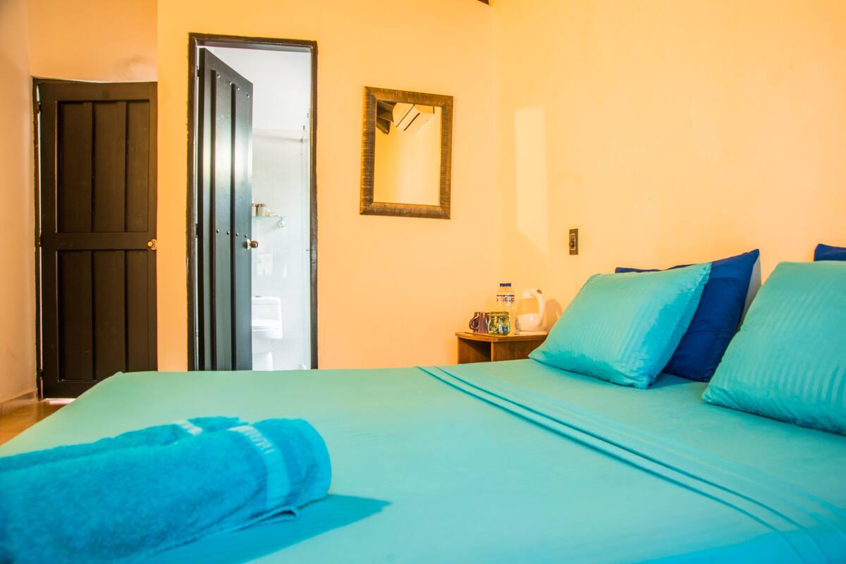 Habitación doble superior | Ropa de cama de alta calidad, caja fuerte, cortinas opacas y wifi gratis