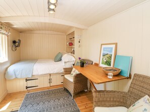 1 bedroom, individually decorated, individually furnished - Shepherd's Hut (Hope Valley)