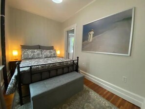 2 bedrooms, travel crib, WiFi, bed sheets - Boston 2bd King Bed near Harvard, MIT, subway near Boston. On-site free Parking (Somerville)