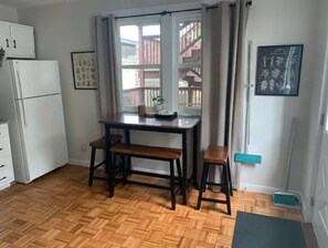 Interior - Boston 2bd King Bed near Harvard, MIT, subway near Boston. On-site free Parking (Somerville)