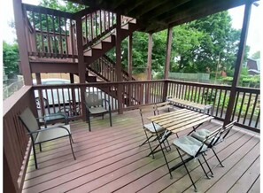 Outdoor dining - Boston 2bd King Bed near Harvard, MIT, subway near Boston. On-site free Parking (Somerville)