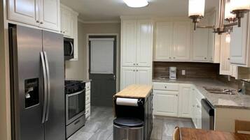 Micro-ondes, four, plaque de cuisson, lave-vaisselle
