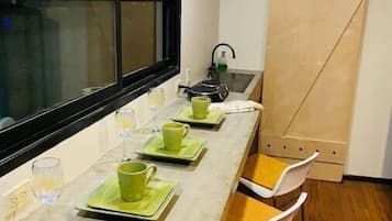 Fridge, stovetop, coffee/tea maker, blender