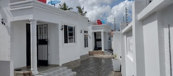 Mkamiti Villa Airport Hotel