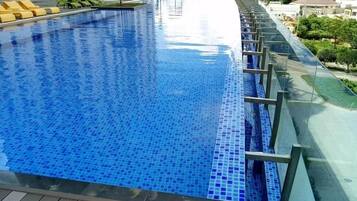3 outdoor pools