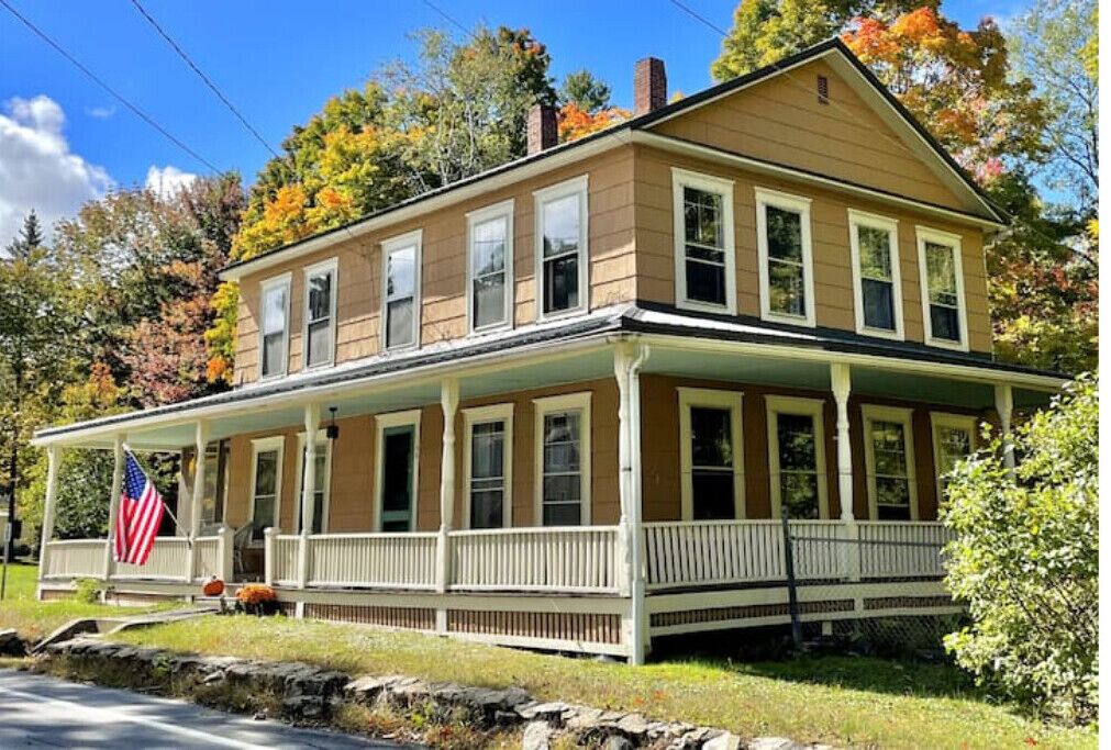 Family Farmhouse in the White Mountains!