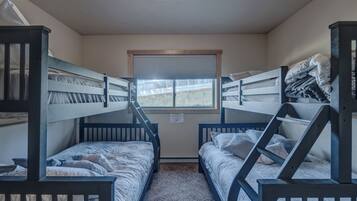 Luxury Chalet, Mountain View | 3 bedrooms, Egyptian cotton sheets, premium bedding