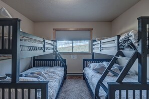 3 bedrooms, Egyptian cotton sheets, premium bedding