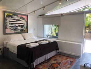 2 bedrooms, desk, iron/ironing board, free WiFi - Beautiful and Bright PB with 100m2 terrace (caracas)