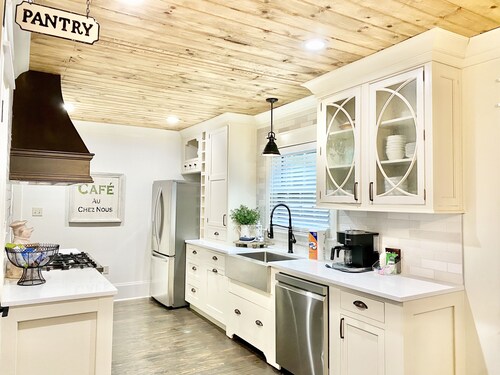 Cottage by the Square