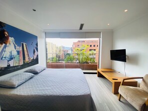 2 soverom, skrivebord, strykejern/-brett og wi-fi (inkludert)