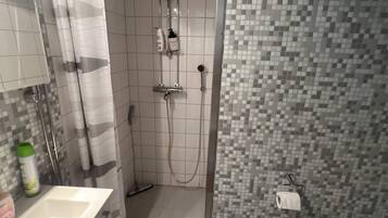 Standard Apartment | Bathroom | Shower, hair dryer, towels, soap