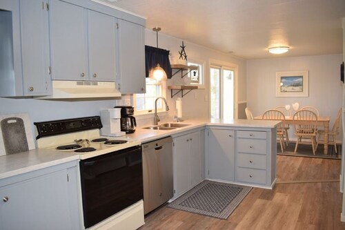 Happy Ours- Firepit, Bikes, Closest Neighborhood to Assateague Beach!