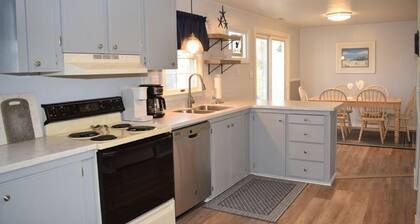 Happy Ours- Firepit, Close to Beach!