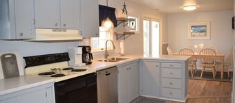 Happy Ours- Firepit, Close to Beach!