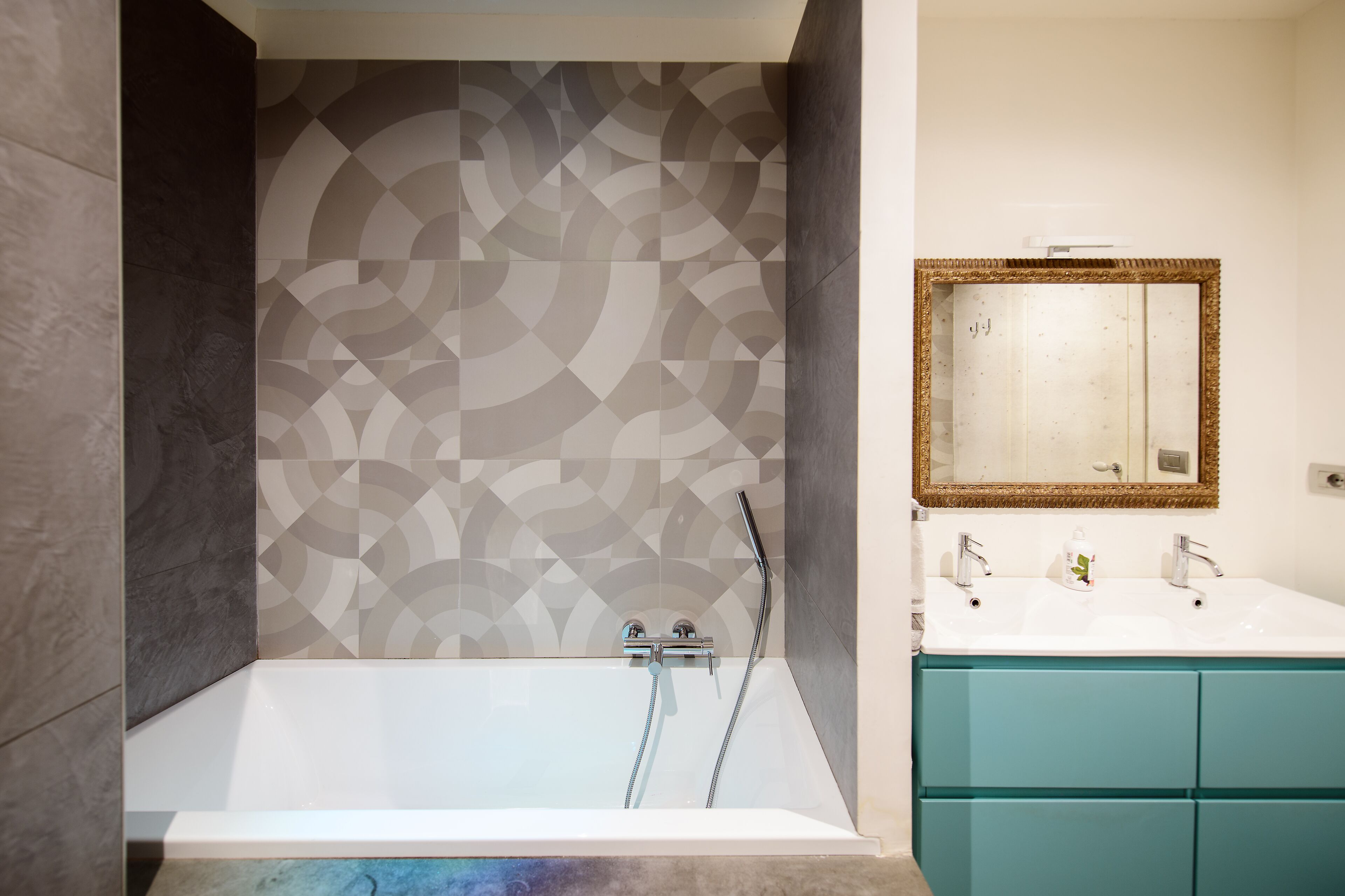 Shower, jetted bath, hair dryer, bidet