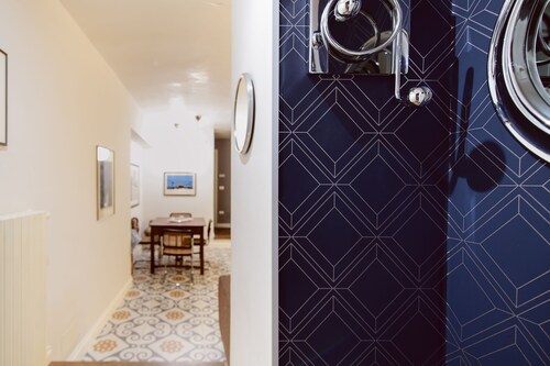 Closed structure, not existing