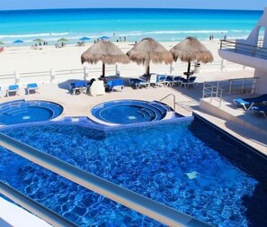 Pool - Beautiful 2 Bedrooms Apartment Ocean View (Cancún)