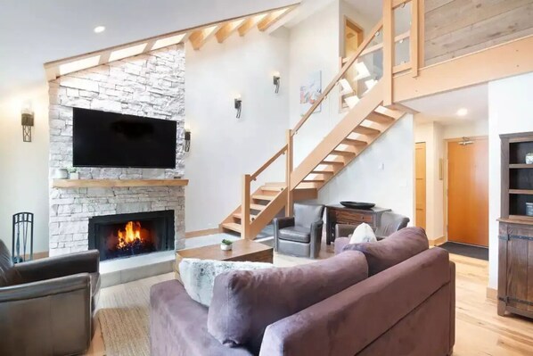 TV connectée, cheminée, jeux vidéo