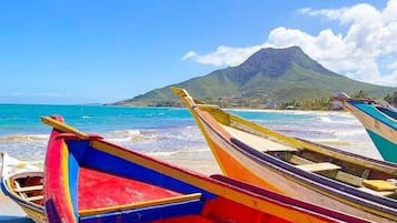 Beach nearby, sun-loungers, beach towels