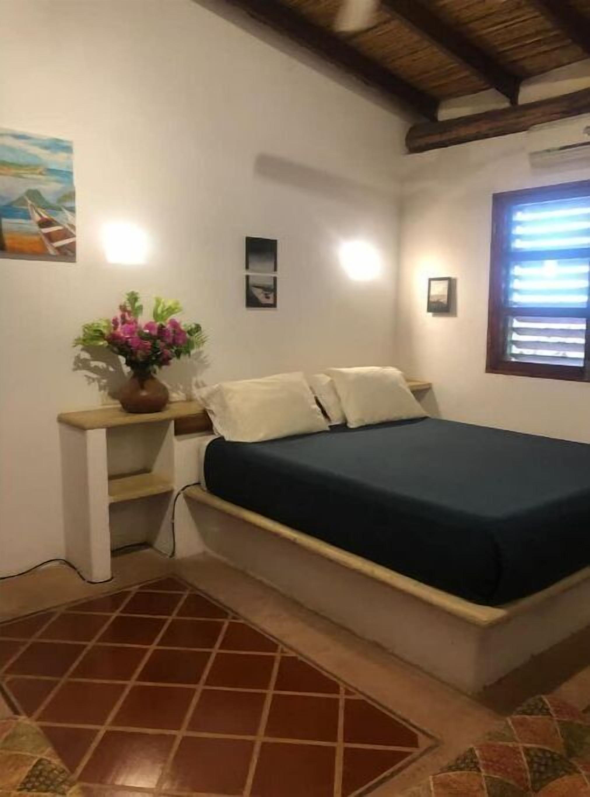 5 Schlafzimmer, Schreibtisch, Bügeleisen/Bügelbrett, kostenloses WLAN