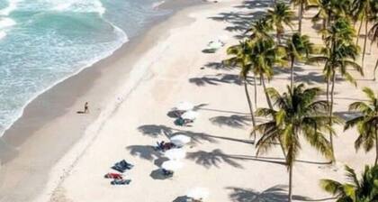 Exclusiva Casa de 5 cuartos cerca de playa Parguito