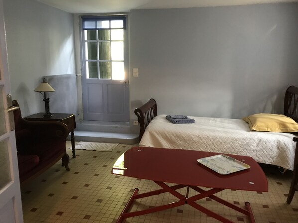 1 bedroom, WiFi, bed sheets