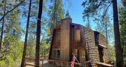 🏞️ Baio Cabin – Rustic Retreat w/ Twain Harte Lake Access & Spacious Deck