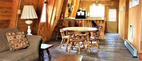 電視、壁爐、DVD 播放機