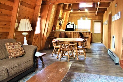 🏞️ Baio Cabin – Rustic Retreat w/ Twain Harte Lake Access & Spacious Deck