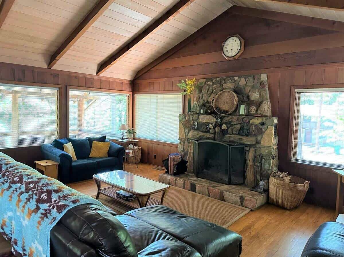 TV, peis og kontorer