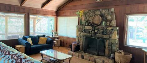 TV, peis og kontorer