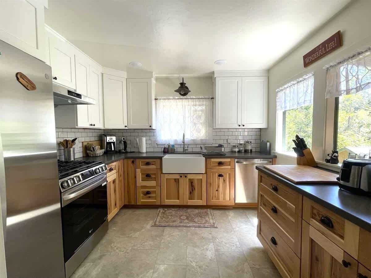 Frigorífico, microondas, horno y placa de cocina