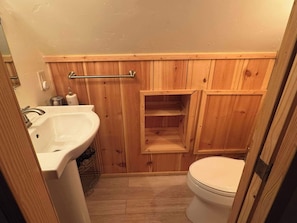 Bañera, secador de pelo y jabón