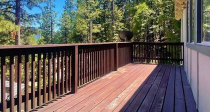 Hank`s Pinecrest Chalet