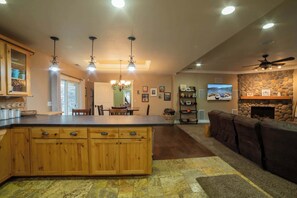 Interior - Deer Lodge – Beautiful, Spacious Home with Hot Tub (Twain Harte)