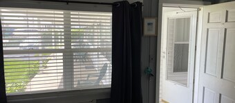 Studio Condo 2 minute walk across the street to the beach.