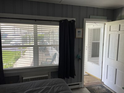 Studio Condo 2 minute walk across the street to the beach.