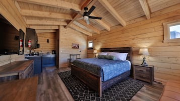 Kabin | Meja kerja, ruang kerja ramah laptop, Wi-Fi gratis, dan seprai linen