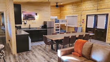 家庭小屋, 多張床 | 書桌、手提電腦工作空間、免費 Wi-Fi、床單