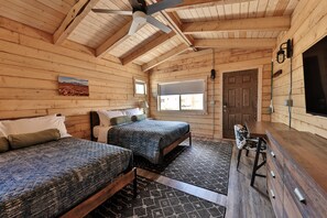 Cabin, 2 Queen Beds | Desk, laptop workspace, free WiFi, bed sheets - Muddy Creek Mining Company (Hanksville)