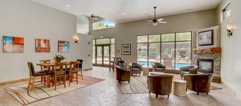 Private Hot tub, On Bus Routes, A Short Walk from PCMR, 3-Bedroom Condo