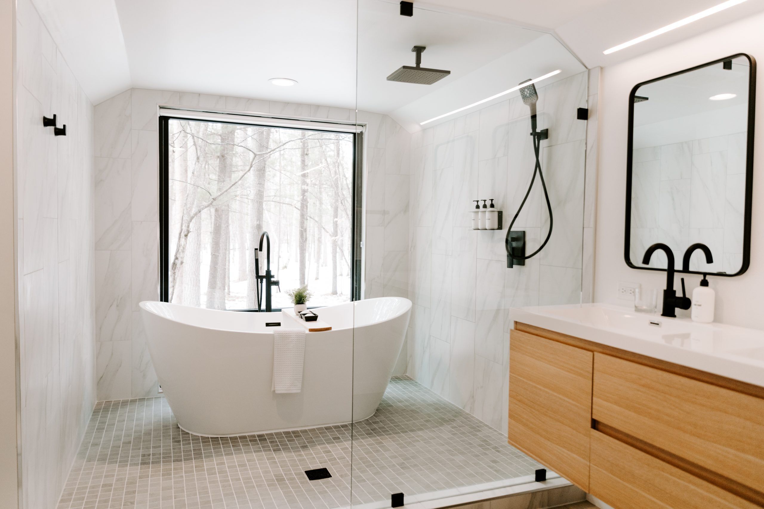 Juniper Cabin Residences | Bathroom | Hair dryer, towels, soap, shampoo