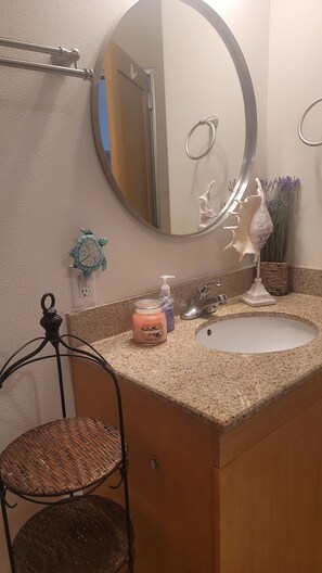 Hårføner, håndklær, såpe og toalettpapir